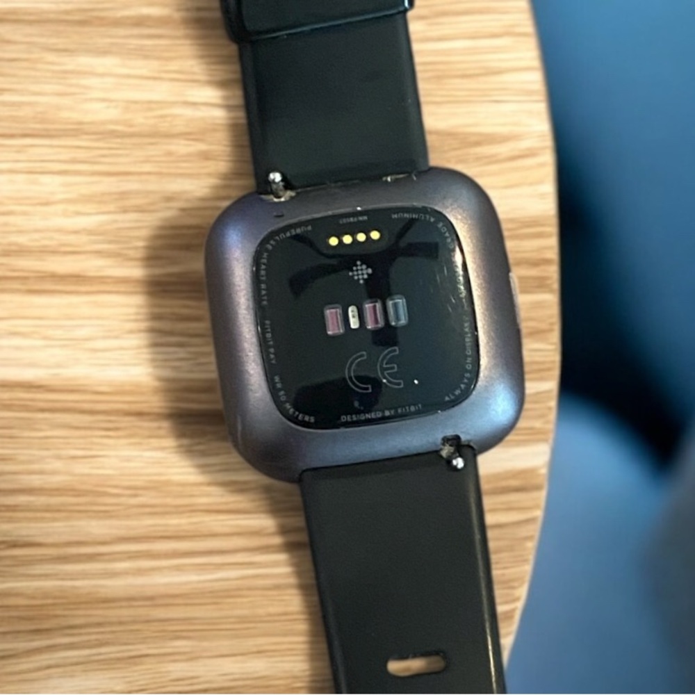 Fitbit Versa 2 Smartwatch Fitness Tracker with Small Black Band - Picture 2 of 3
